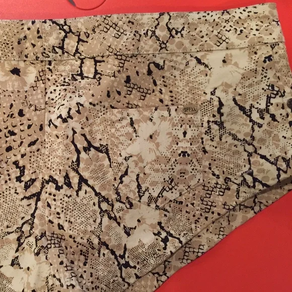 NWOT Spell & the Gypsy Collective Aloha Python Shorts Size S - Picture 2 of 6